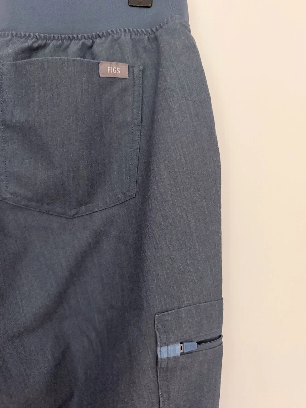FIGS Technical Collection Women’s Dark Gray Jogger Pants with Pink Drawstring M